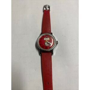VINTAGE WIND UP SNOOPY WATCH